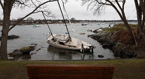 ‘Bomb cyclone’ threatens the BC coast with severe winds, power outages